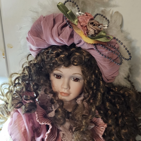 Vintage Cathay Collection Porcelain Doll in EUC - Picture 3 of 3